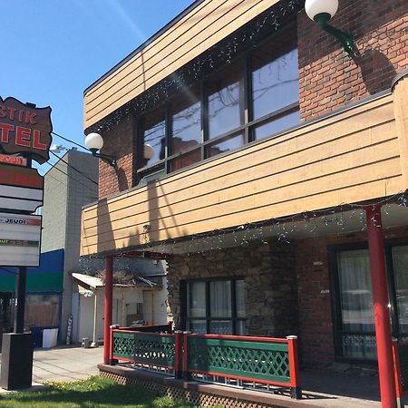 Motel Rustik Chateauguay Heights Bagian luar foto